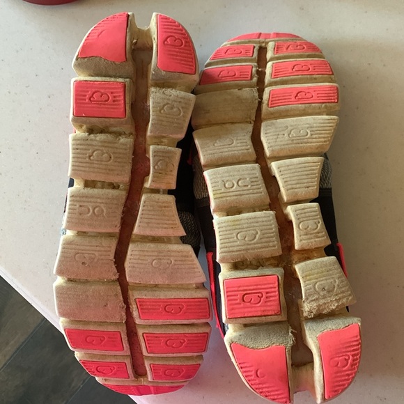 ON Cloud running shoes - Picture 4 of 8